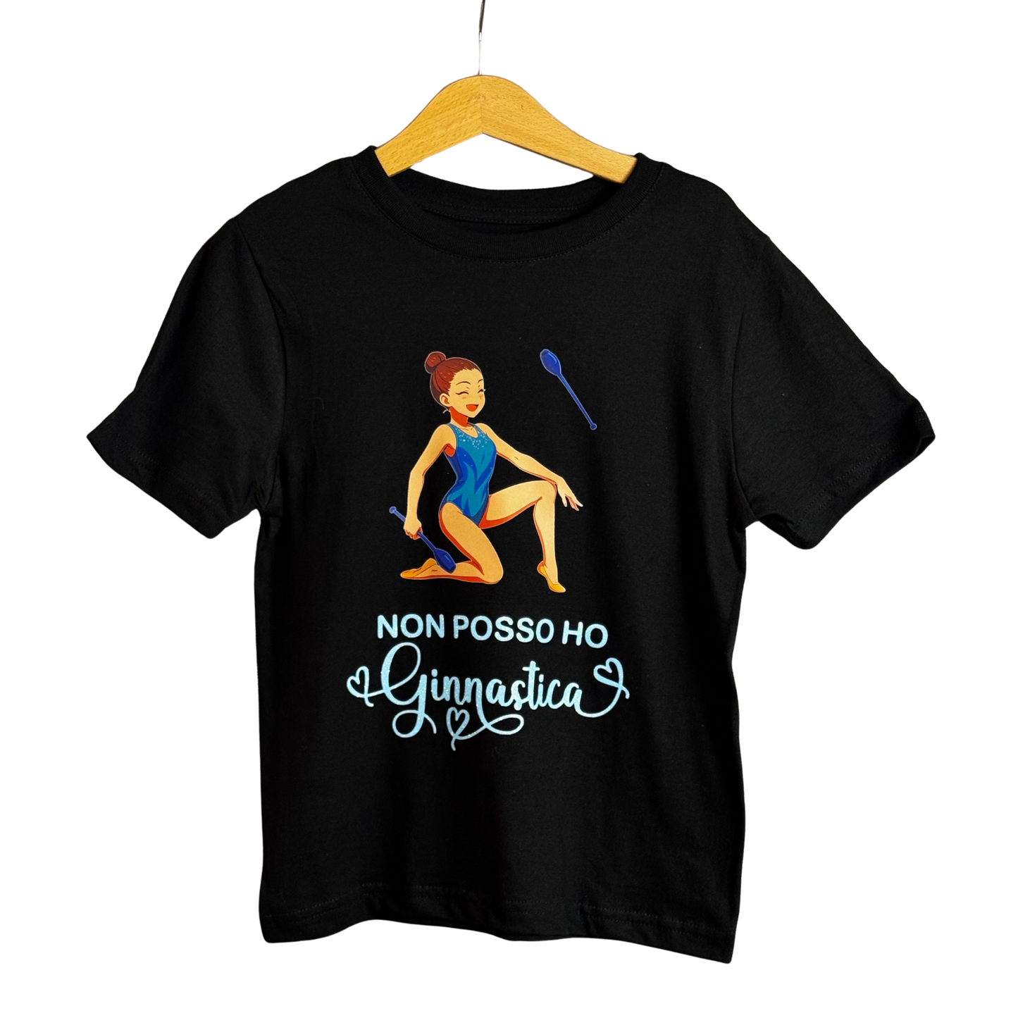 T-shirt “Non posso, ho ginnastica” – Manga ginnasta con le clavette